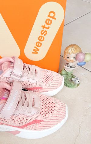 Маратонки за момиче WEESTEP от светло-розов дишащ текстил с розова декорация странично
